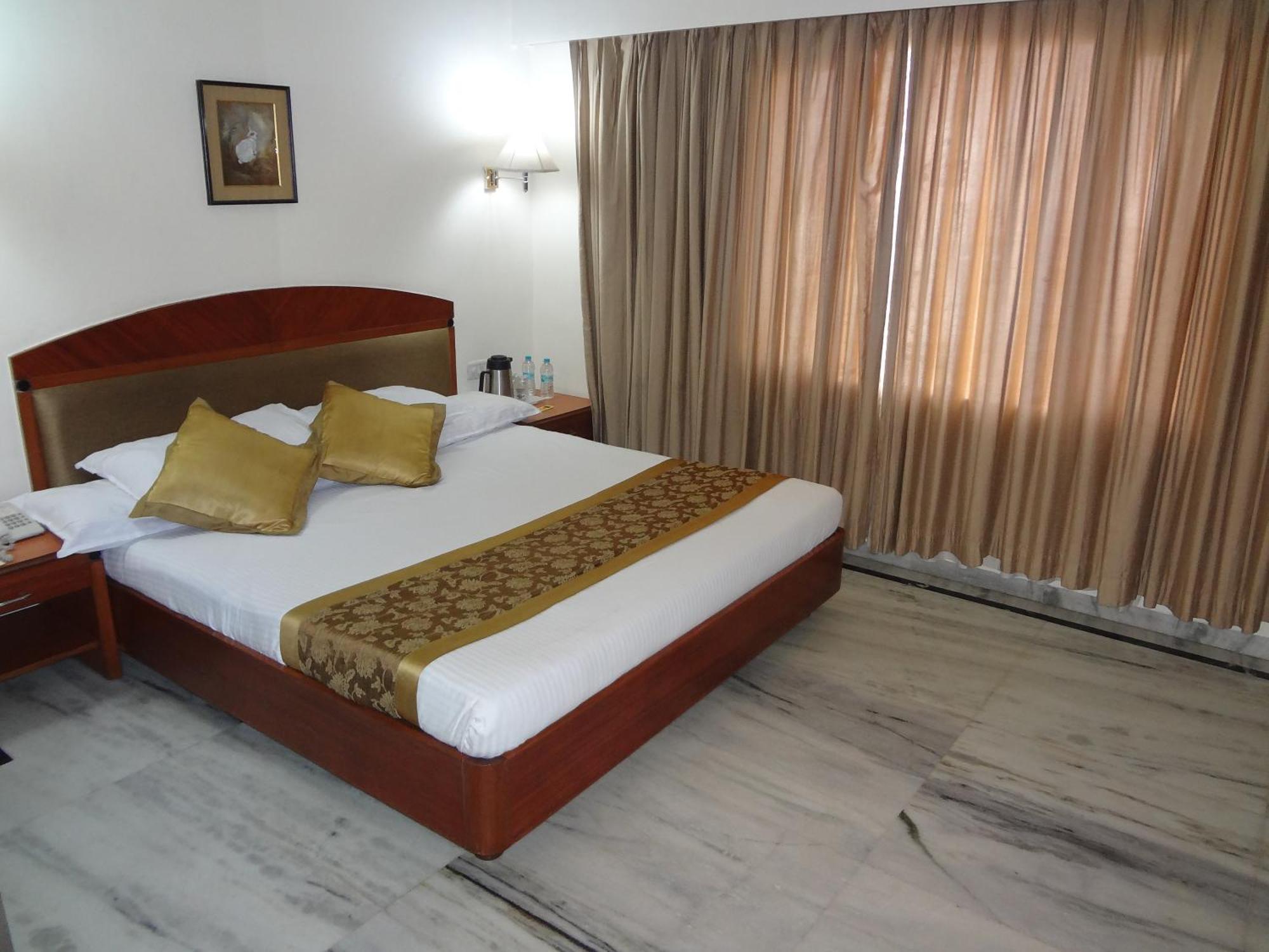 Daspalla Executive Court Visakhapatnam Exterior foto
