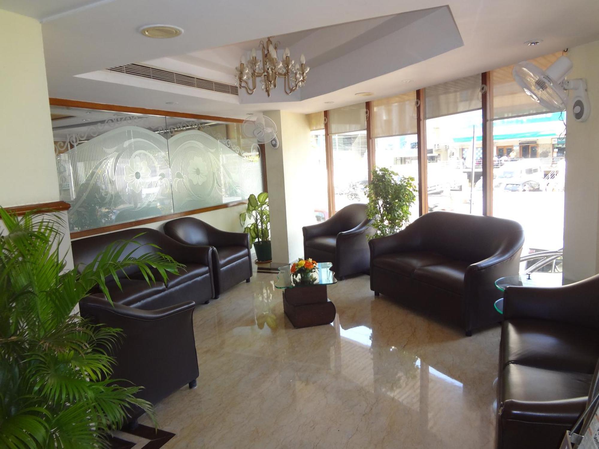Daspalla Executive Court Visakhapatnam Exterior foto