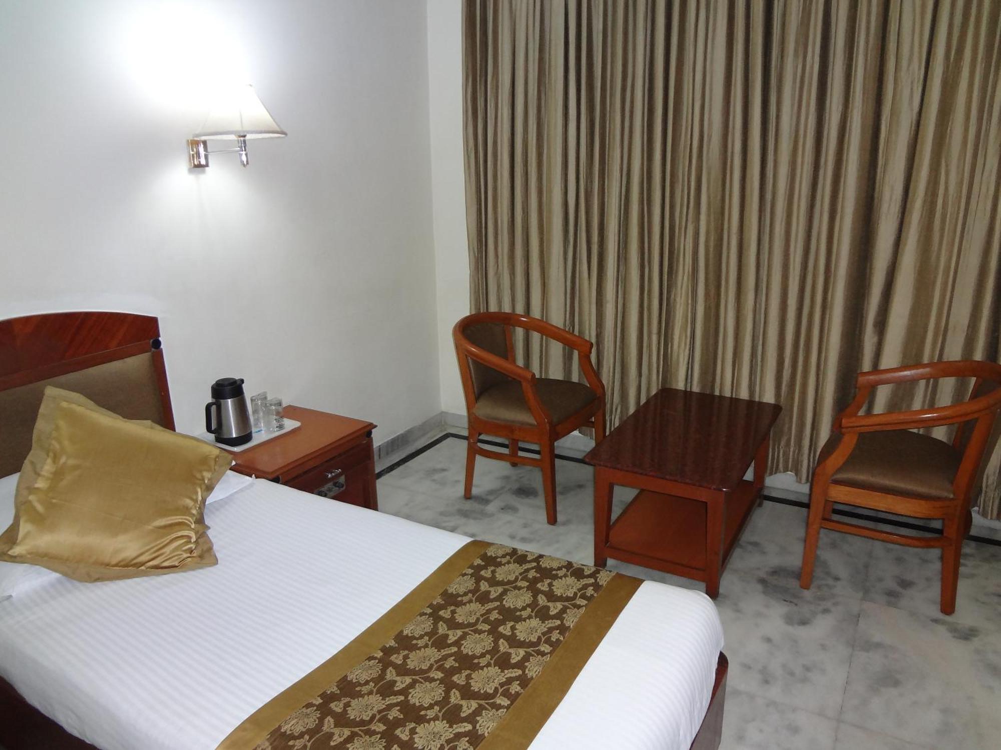 Daspalla Executive Court Visakhapatnam Exterior foto